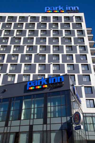 Вентфасад из керамогранита и линеарных панелей отель Park Inn by Radisson г. Ярославль