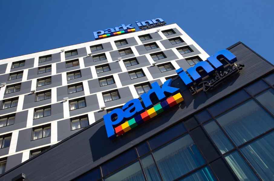 Вентфасад из керамогранита и линеарных панелей отель Park Inn by Radisson г. Ярославль