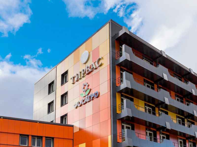 Вентфасад из АКП, керамогранита, архитектурная подсветка  на санаторном комплексе Тирвас