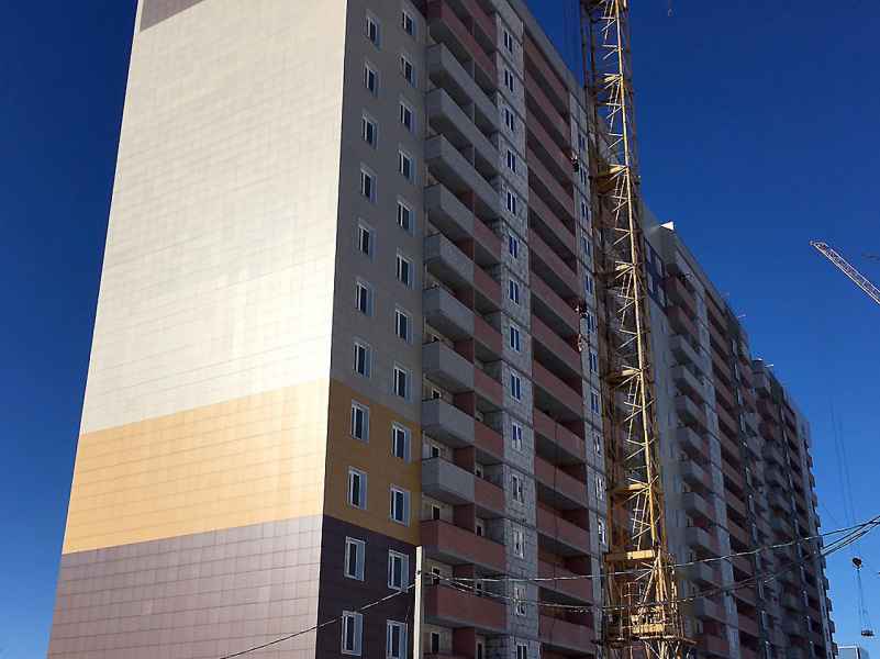 Вентфасад с облицовкой керамогранитом на жилом доме