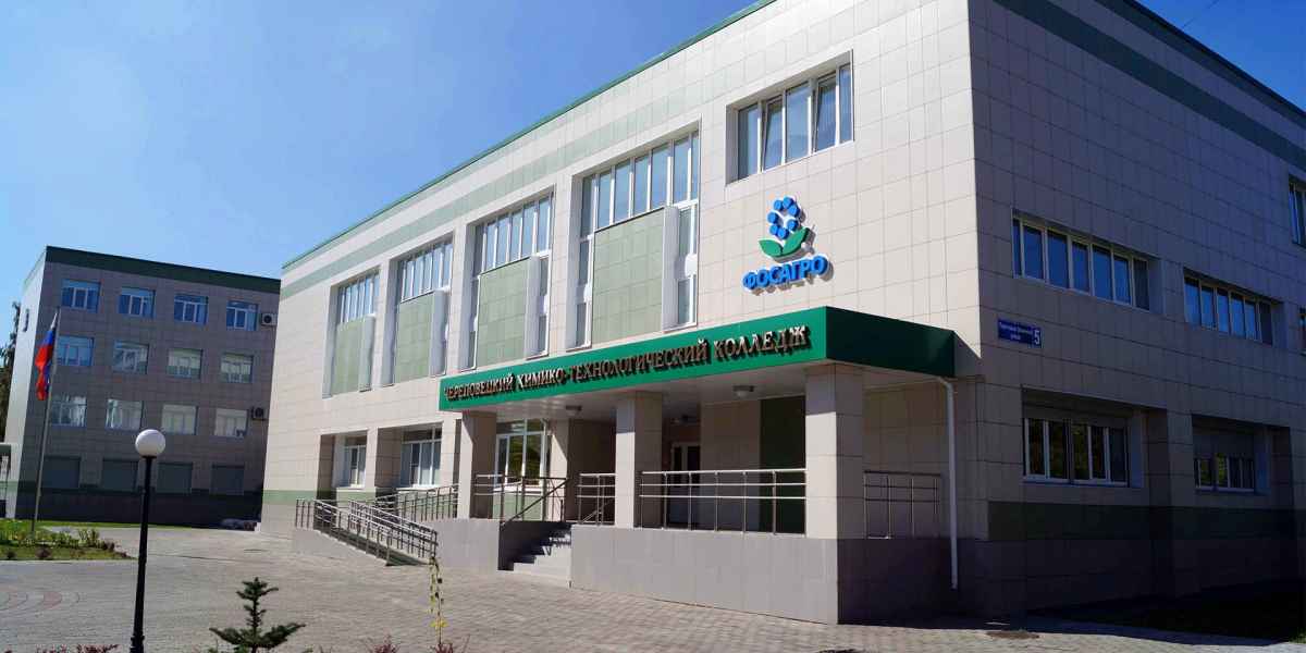 Вентфасад из керамогранита на Череповецком химико-технологическом колледже