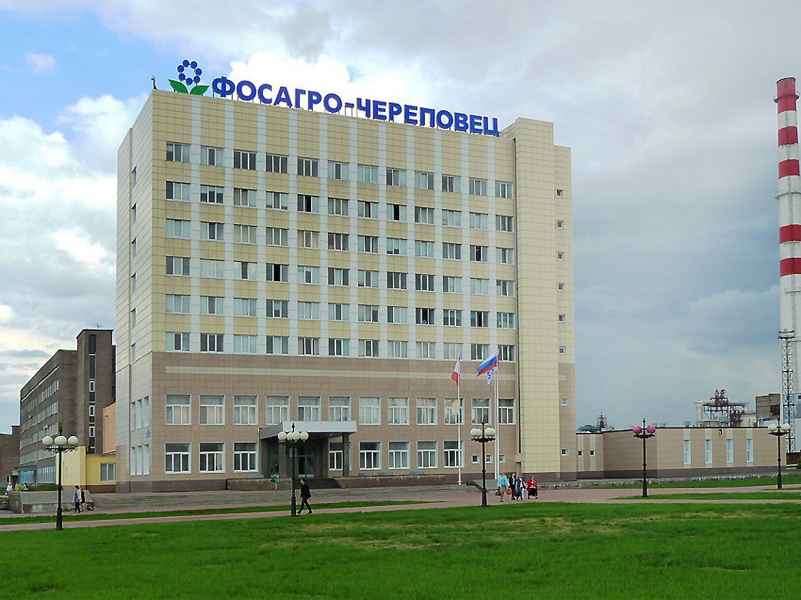 Вентфасад с облицовкой металлокассетами, керамогранитом на административном здании АО "ФосАгро-Череповец"